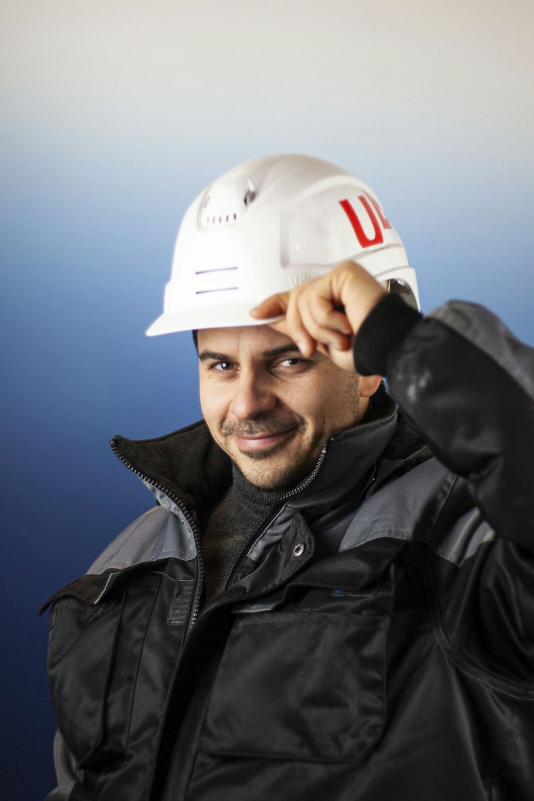 Bauleiter mit Schutzhelm